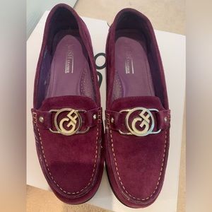 Leather burgundy shoes
